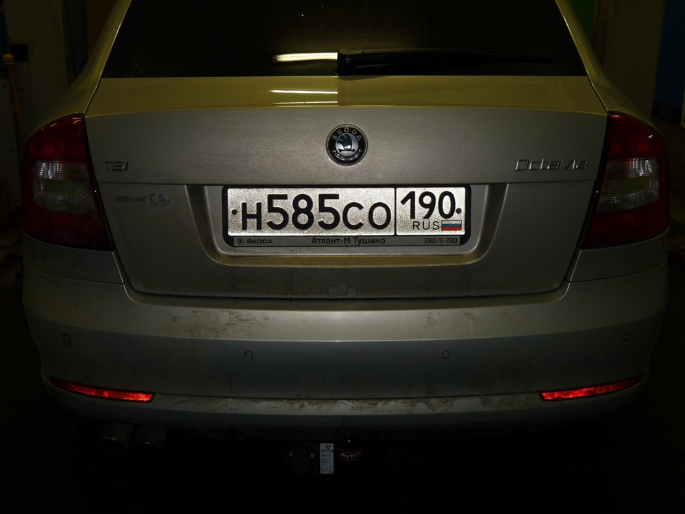 Фаркоп для Skoda Octavia A5 хэтчбек/универсал (2004-2013) (без электрики) (паспорт и сертификат) AvtoS.SK09