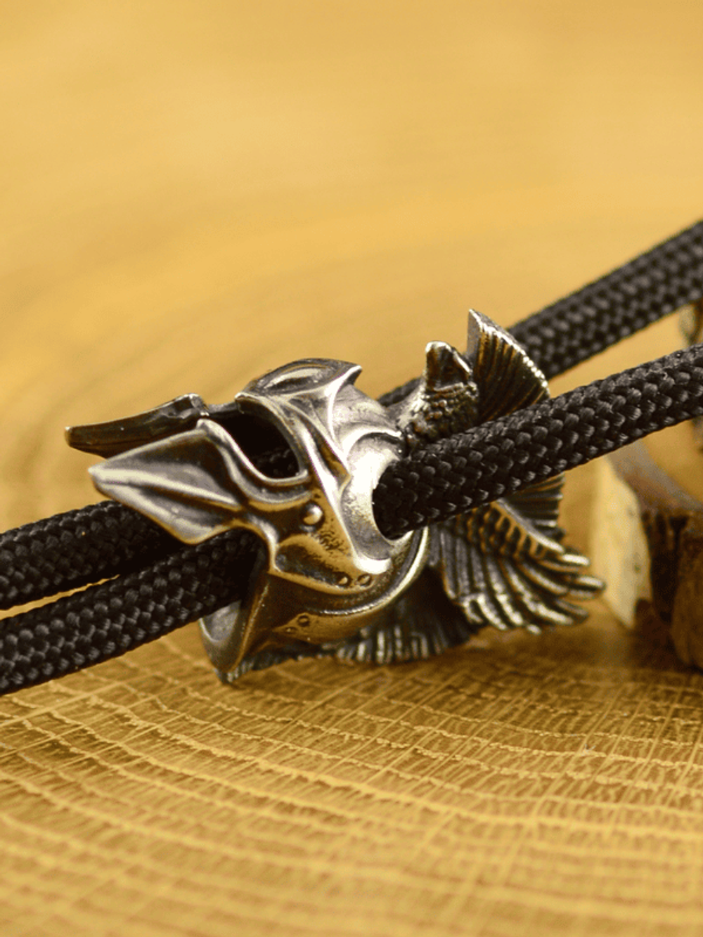 Бусина «Крылатый шлем» из нейзильбера