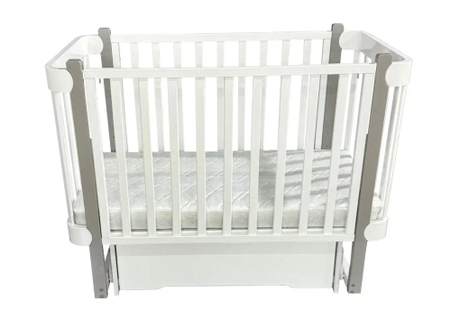 Детская кроватка Solnyshko с ящиком (поперечный маятник, съемная стенка, колеса)