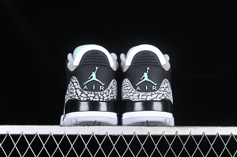 Air Jordan 3 «Green Glow»