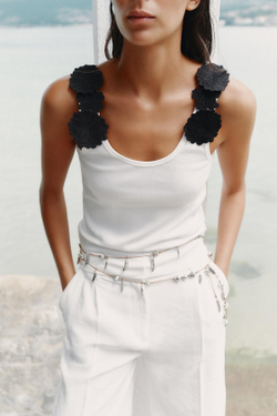 ZARA ТОП С ЦВЕТОЧНОЙ АППЛИКАЦИЕЙ, БЕЛЫЙ/ЧЕРНЫЙ