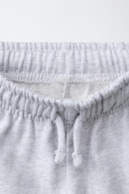 ZARA ШОРТЫ-БЕРМУДЫ БАЗОВЫЕ С ТЕКСТОВЫМ ПРИНТОМ, СЕРЫЙ МЕЛАНЖ