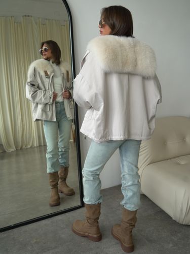 Укороченная бежевая парка ARMY с воротником из меха песца