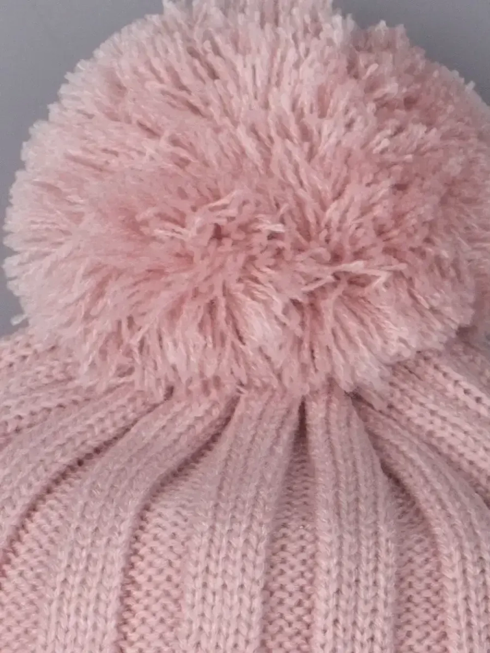 Шапка детская вязаная осенняя с помпоном