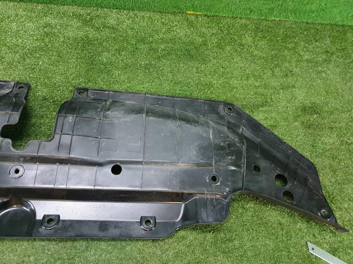 Кожух замка капота Toyota Land Cruiser Prado 150 (2017-н.в.)