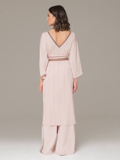 Женское платье светло-розового цвета из шелка на поясе - фото 3