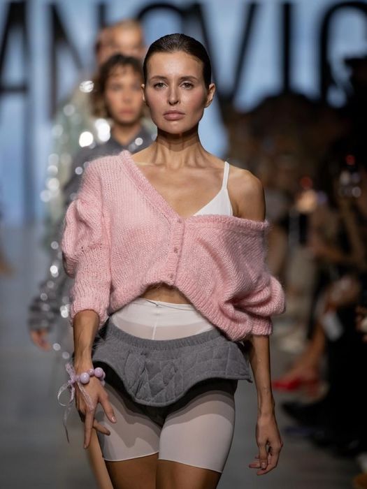 Розовый кардиган