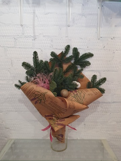 Шикарная ветка Нобилиса в нежном новогоднем оформлении