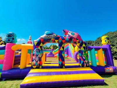 Коммерческий надувной батут «Космический калейдоскоп», размер 16*8,5*6 м