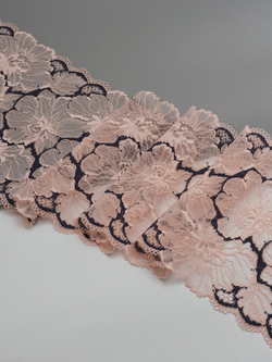 Эластичное кружево пудровое с темно-синим ширина 17,5 см