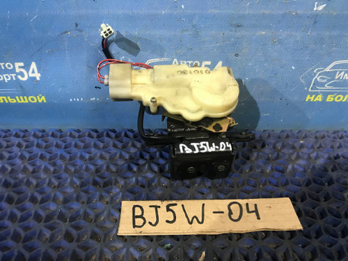 Замок багажника MAZDA FAMILIA 1999