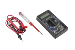 Мультиметр цифровой и отвертка