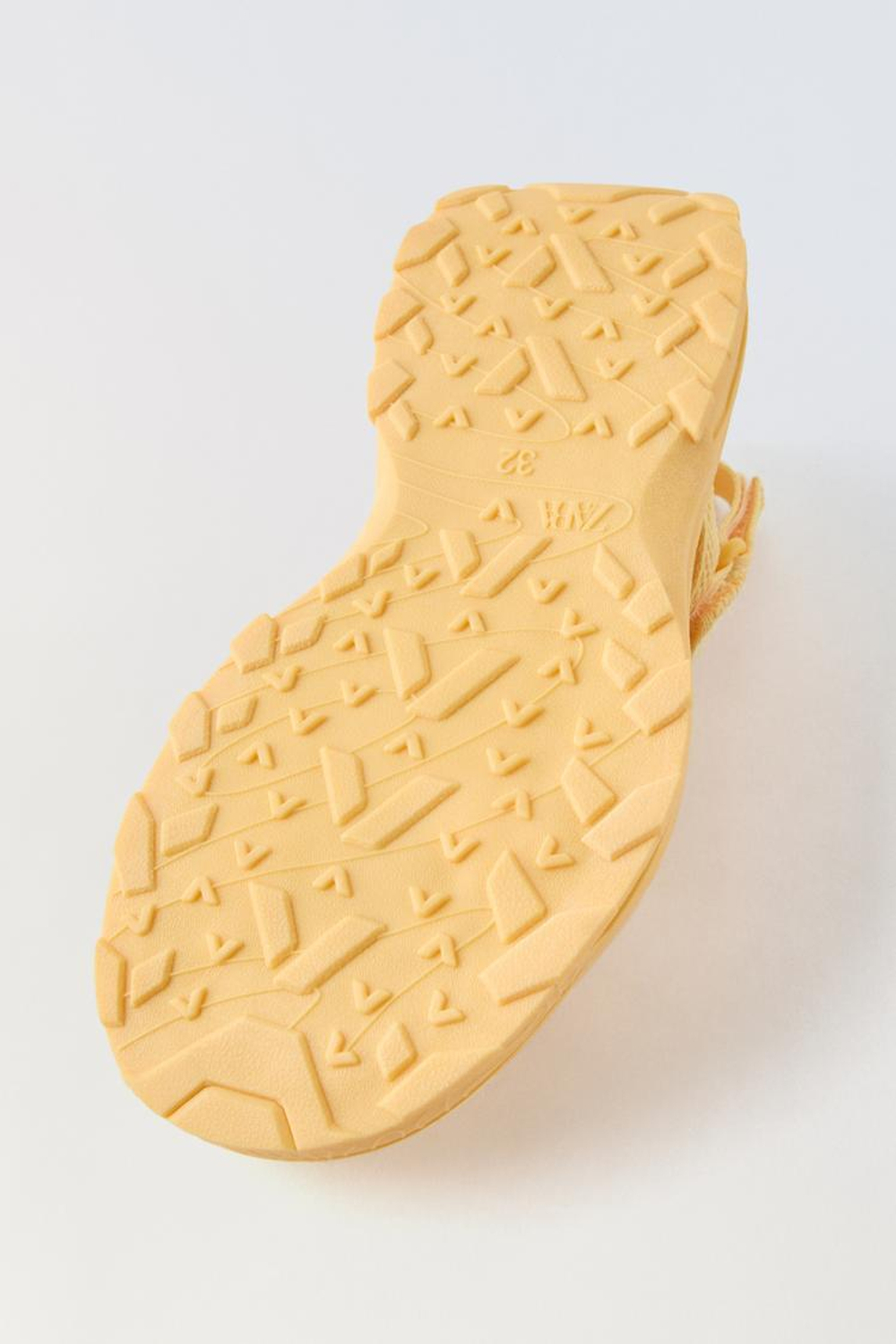 ZARA САНДАЛИИ ИЗ ВЫСОКОТЕХНОЛОГИЧНОЙ ТКАНИ НА ПЛАТФОРМЕ, ЖЕЛТЫЙ