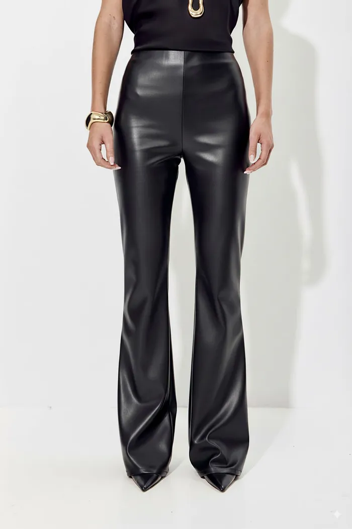 Брюки клеш из экокожи черного цвета