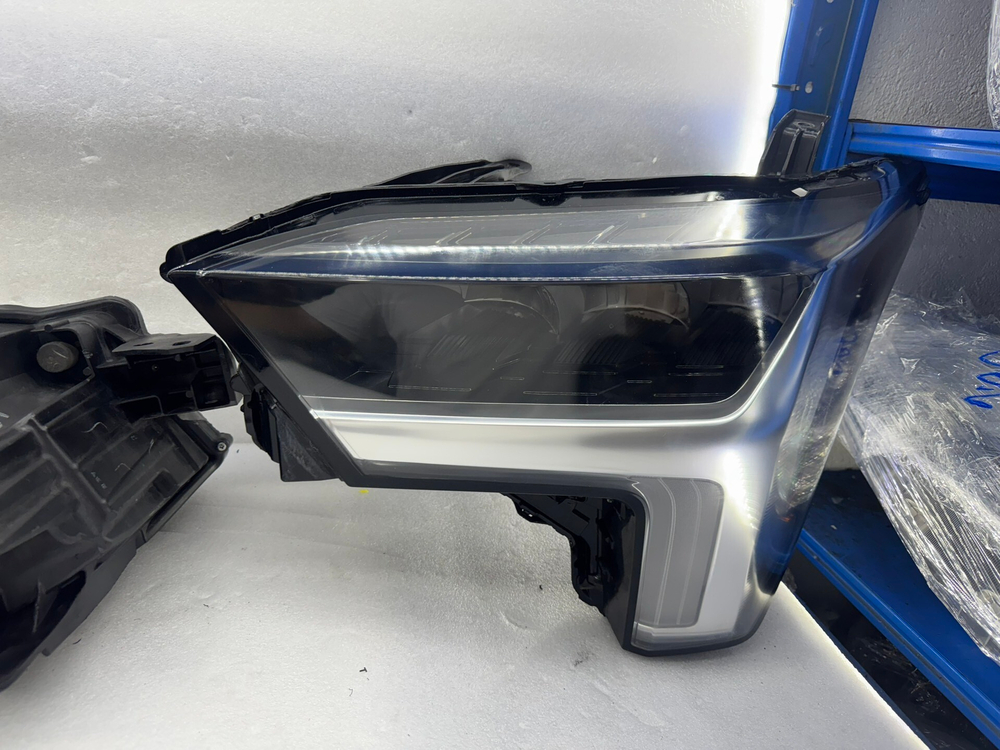 LED фара передняя Toyota Tundra 2022-2024 оригинал