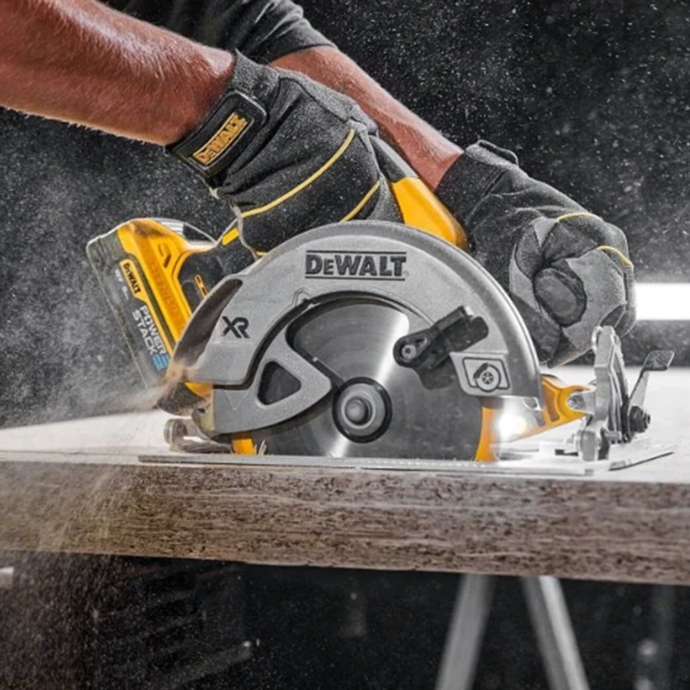 DeWalt DCS570N-B1 дисковая пила аккумуляторная (без АКБ и ЗУ)