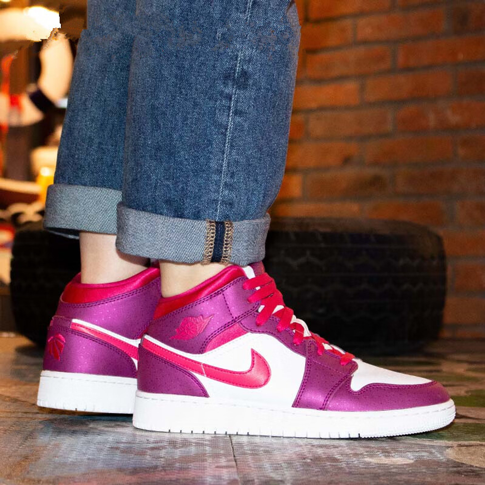 Jordan Air Jordan 1 Mid top Basketball Shoes White Purple Unisex