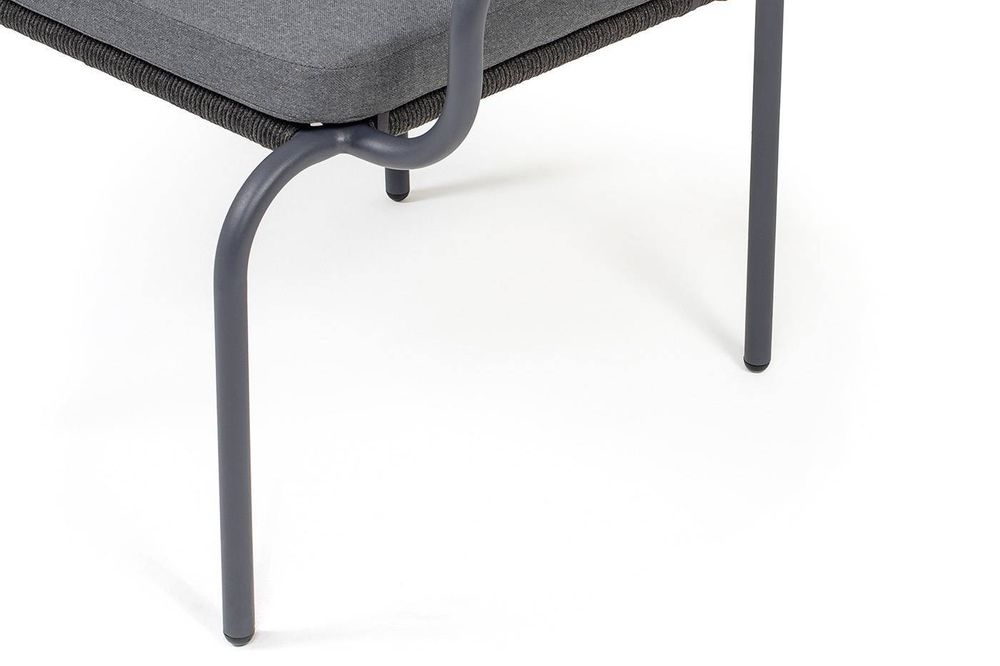 "Нуар" стул плетеный из роупа, каркас алюминий темно-серый (RAL7024) муар, роуп темно-серый круглый, ткань темно-серая 027