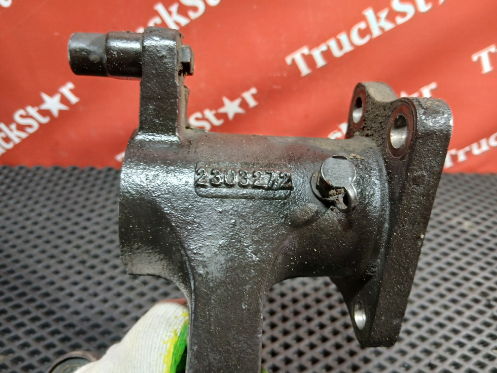 Кронштейн тормозного вала правый