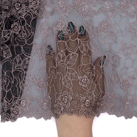 Вышивка на сетке чёрная/сер.пион 20 см