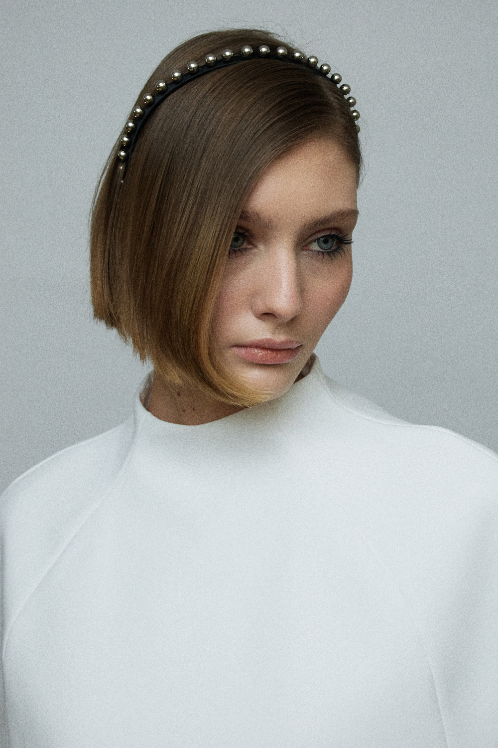 Ободок с мелкими металлическими шарами