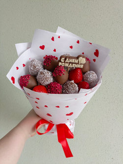 Букет из клубники в шоколаде " Сердечное поздравление"