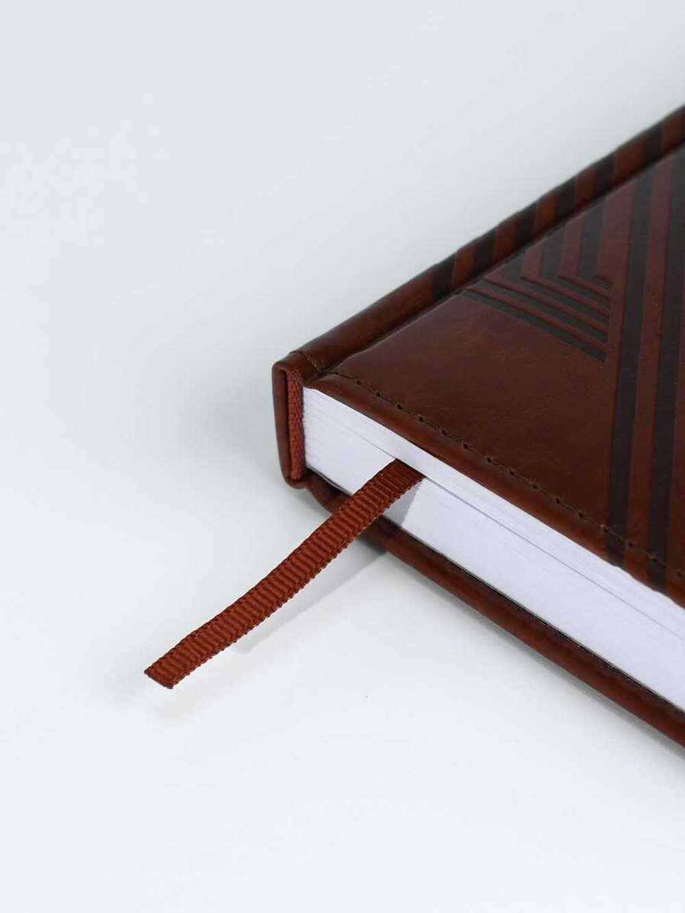 Ежедневник датированный 2026 ESCALADA, А5, 176 л., арт. 70219/ 15 САРИФ КОРИЧНЕВЫЙ (кожзам: 146x211 мм, твёрдый переплёт с поролоном, материал обложки: искусственная кожа "Сариф"; декор: блинтовое тиснение; способ крепления блока: ниткошвейный; вн. б