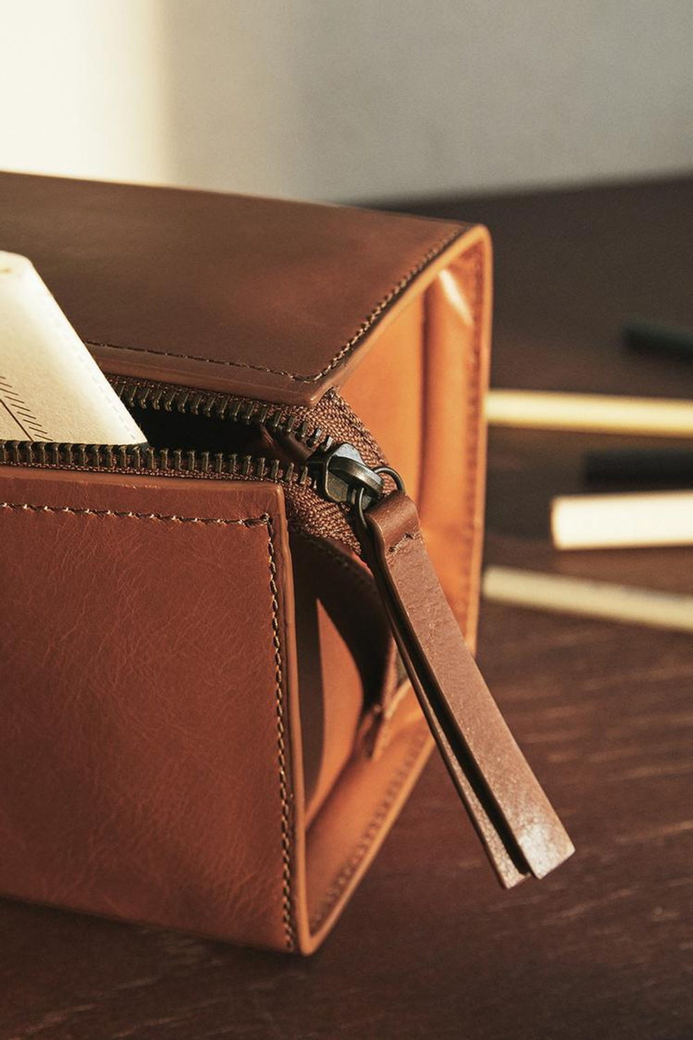 ZARA HOME МАЛЕНЬКАЯ КОЖАНАЯ КОСМЕТИЧКА, КОРИЧНЕВЫЙ