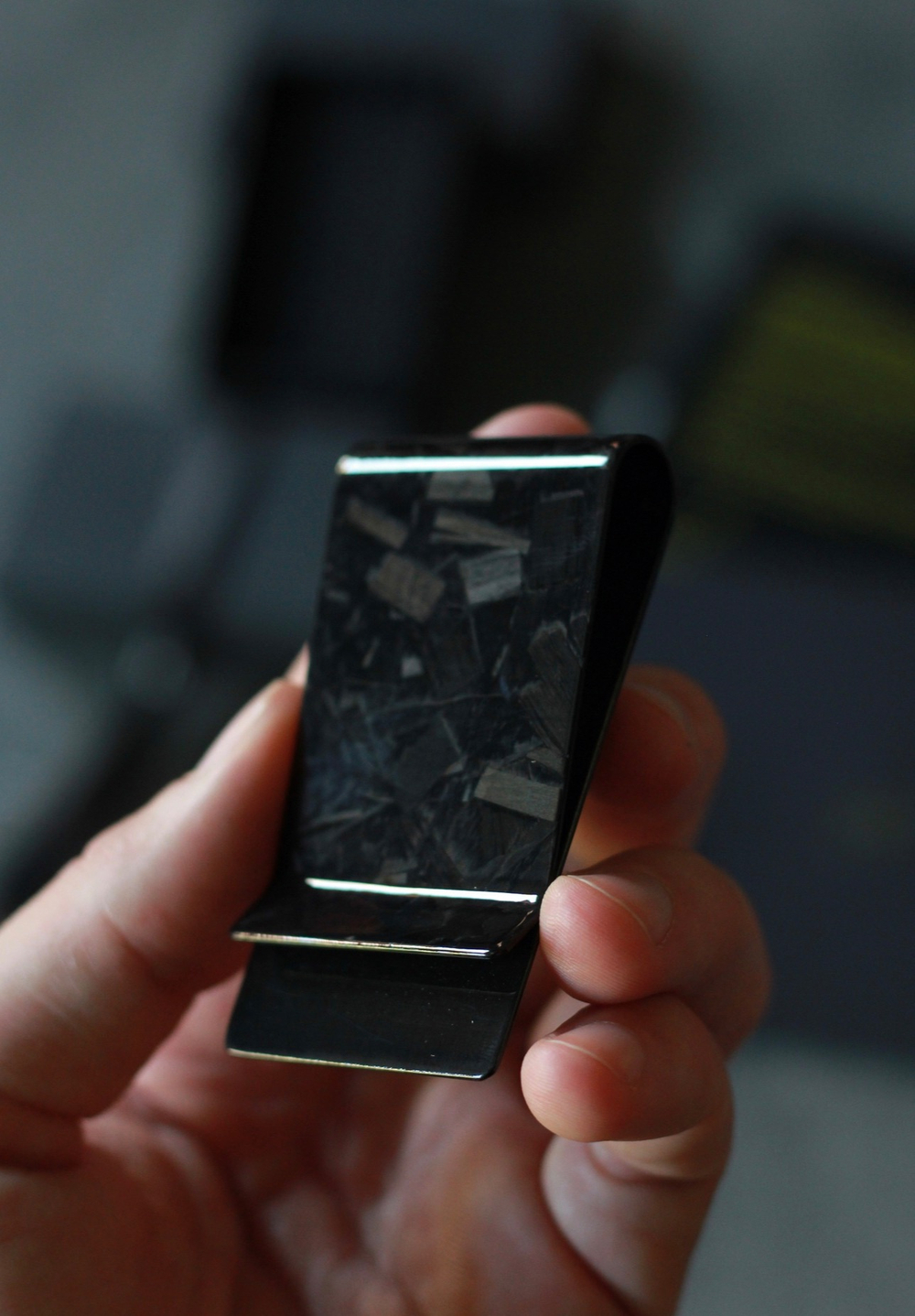 Зажим для денег из кованого карбона