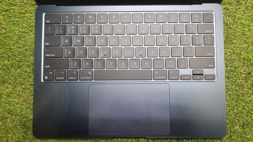 MacBook Air A2681 13  2022 Retina M2 /8Gb/12 циклов