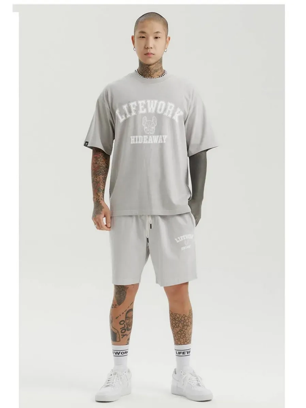 Пигментные шорты с арочной надписью