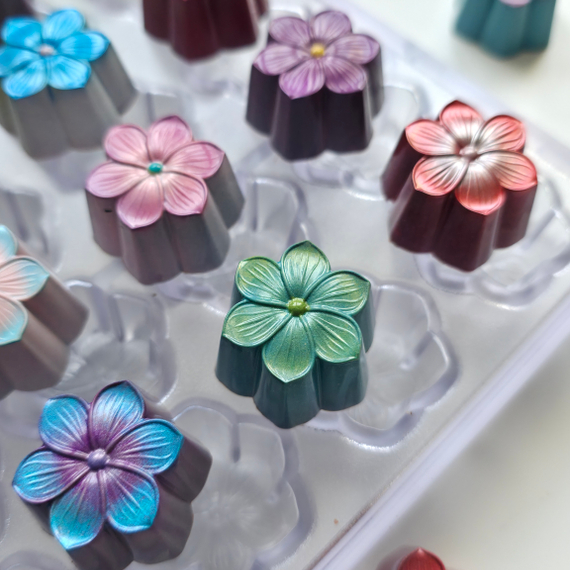 1038 | Форма для шоколадных конфет "Шестилистник" (275*175 мм)