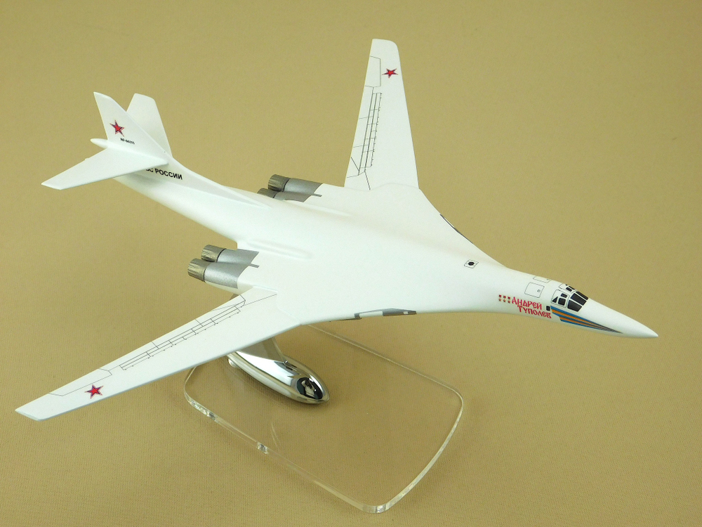 Модель самолета Ту-160 (М1:200, RF-94111, Андрей Туполев)