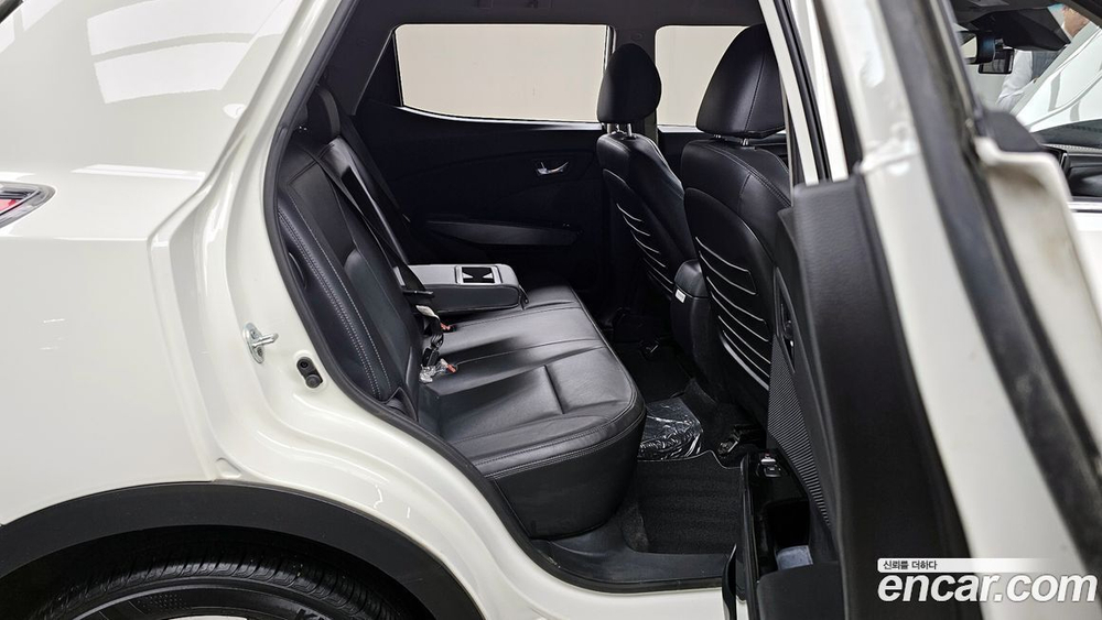 KG Mobility (Ssangyong) Very New Tivoli Бензин 1.5 2WD (11.2021)