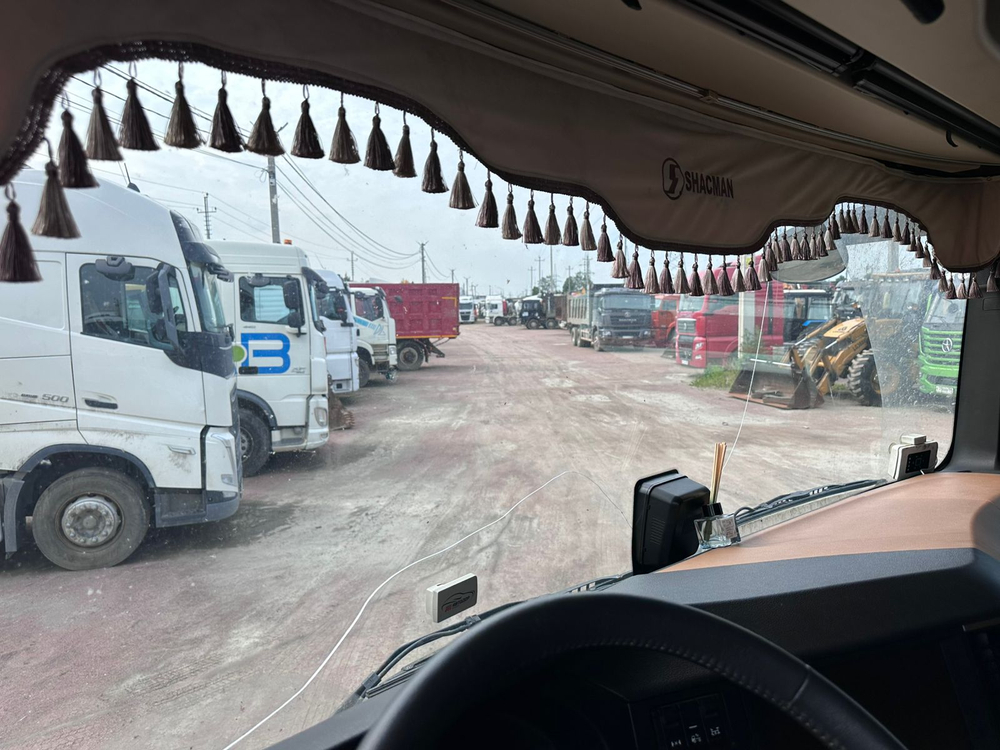 Shacman (Shaanxi) SX* 4x2 Седельный тягач SX4188YY381 (Дизельный, 12,5 л, 473 л.с., АТ)