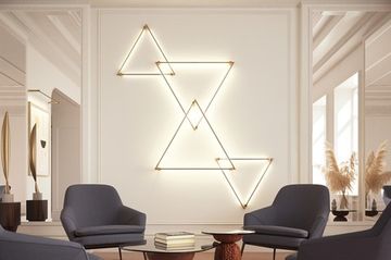 SLIM TRIANGLE WALL LAMP