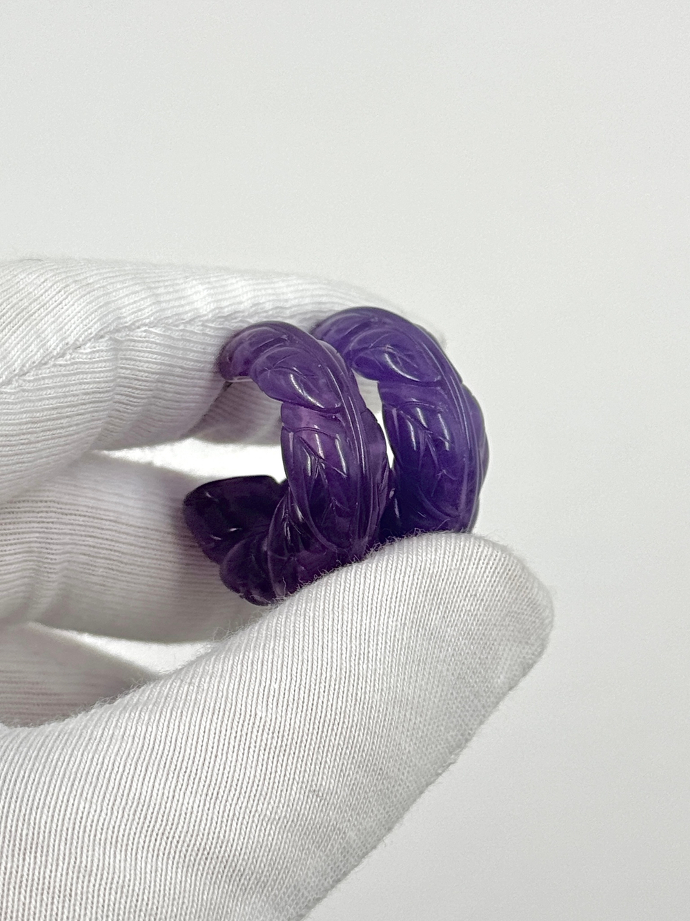 Серьги кольца из фиолетового пластика