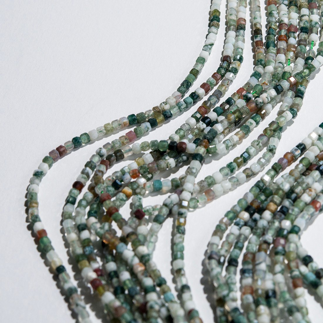 Моховой агат натуральный, куб 2,7мм, микроогранка