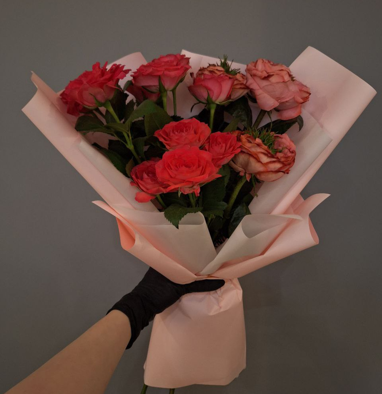 Яркий букет из роз "Сияние"