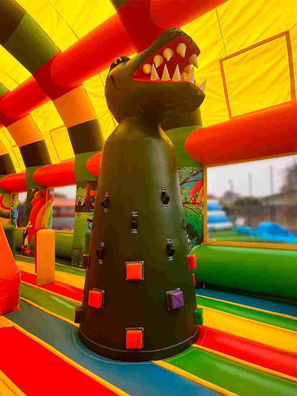 Коммерческий надувной батут «Страна Сафария» с крышей 14*7*6 м