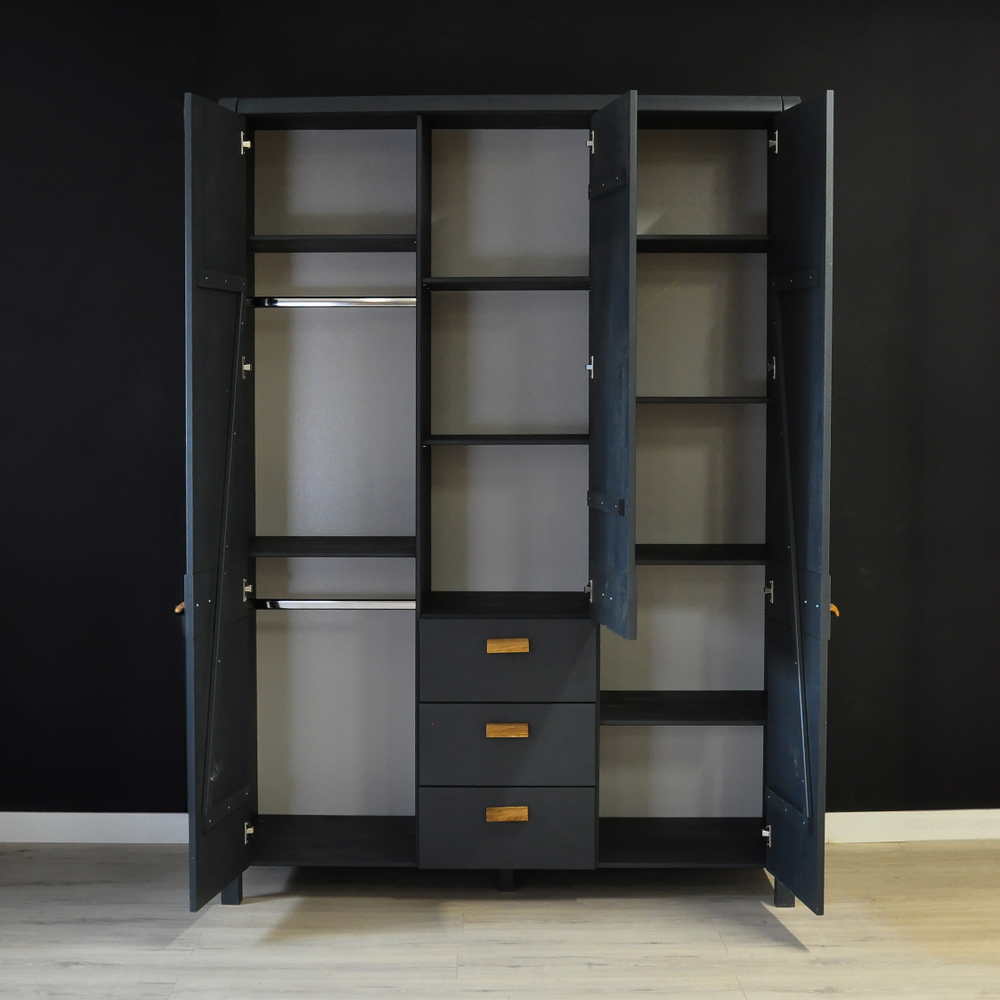 Шкаф деревянный 3 двери 3 ящика Мадейра из массива сосны