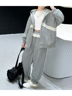 Костюм c кружевом