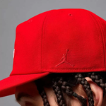 HV1169-636 Кепка U J PRO CAP S FB BR SNKR PTCH