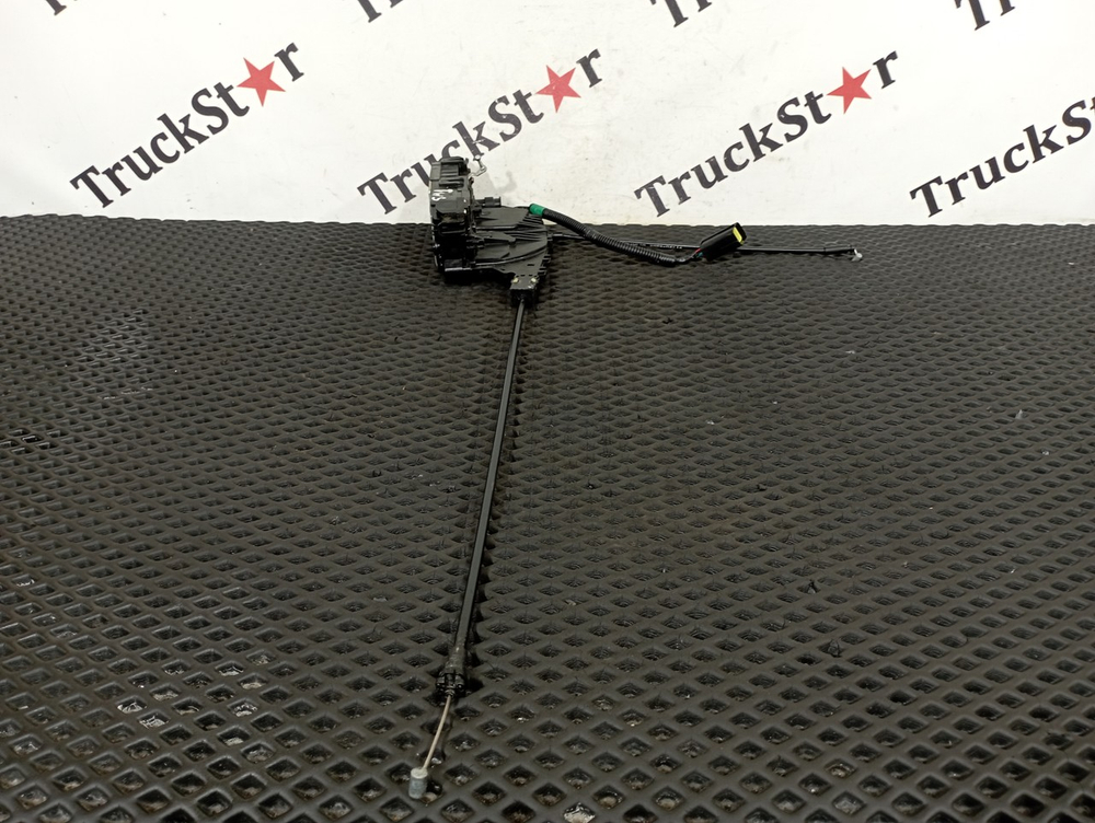 Замок двери правой 2023г.