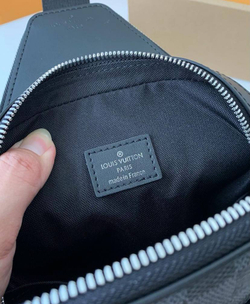 Сумка-мессенжер Louis Vuitton