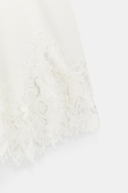 ZARA ФУТБОЛКА С ВОРОТНИКОМ НА ПУГОВИЦАХ И КРУЖЕВОМ, ЭКРЮ
