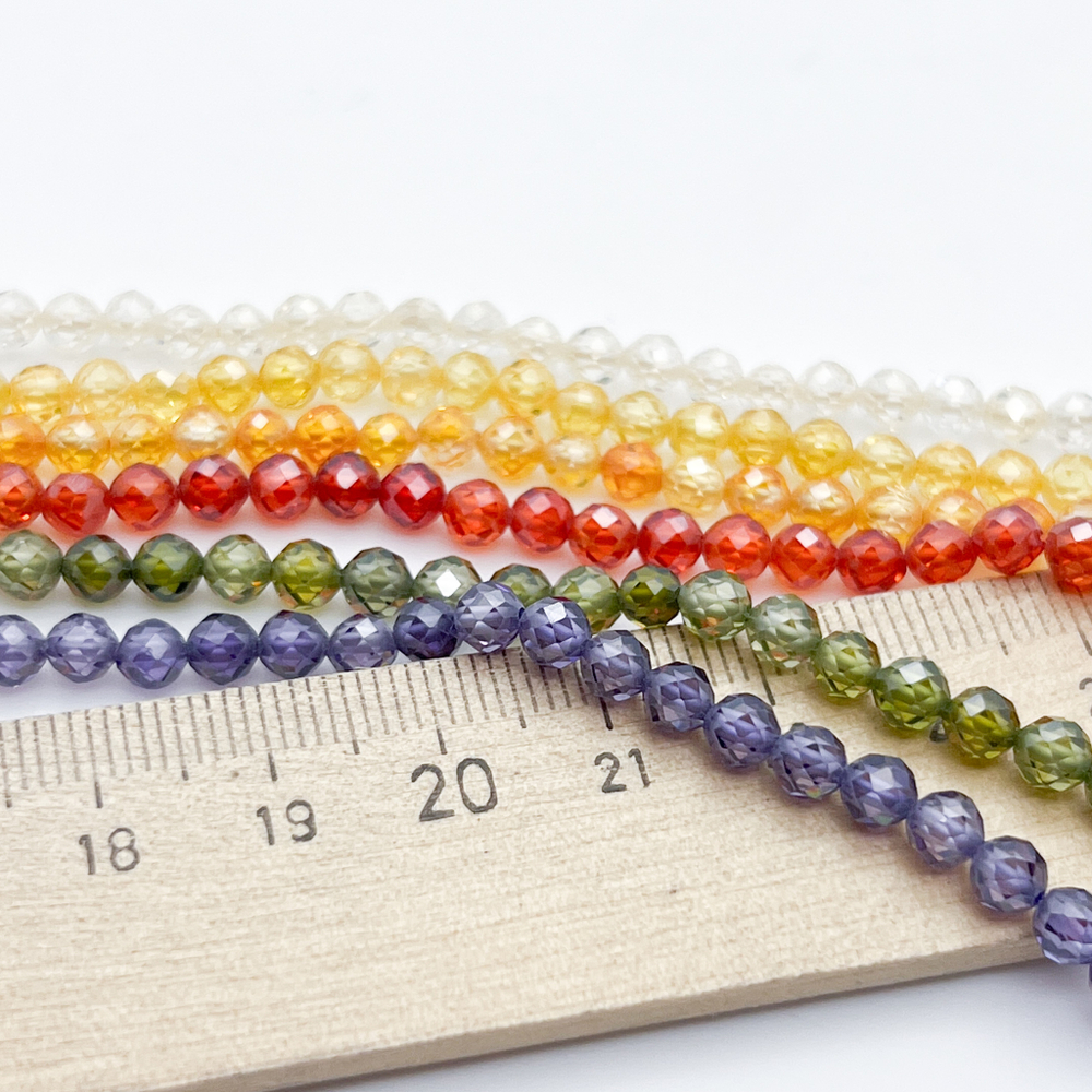 Фианит (кубический цирконий), цвет фиолетовый, размер 4 мм, цена за отрезок 19 см (1/2 нити)