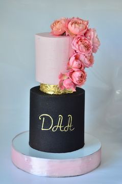 Торт черный с розовым с цветами  №1060