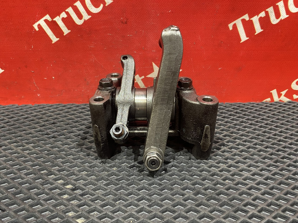 Вал рокеров в сборе 2018г.