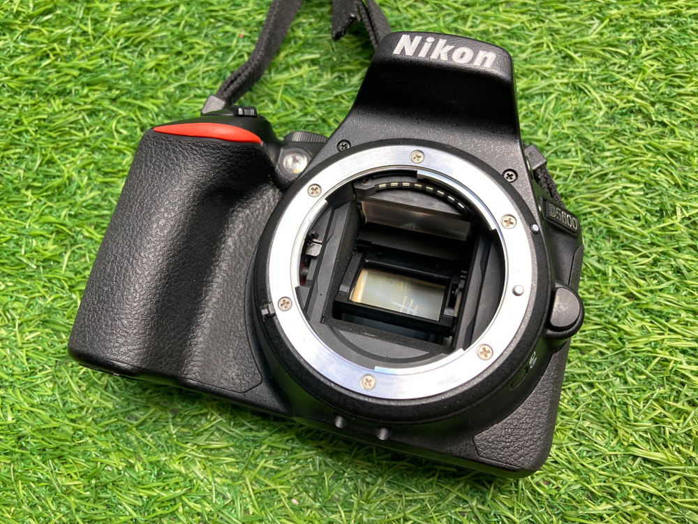 Nikon D5600 Kit AF-P 18-55mm VR 5.200 кадров
